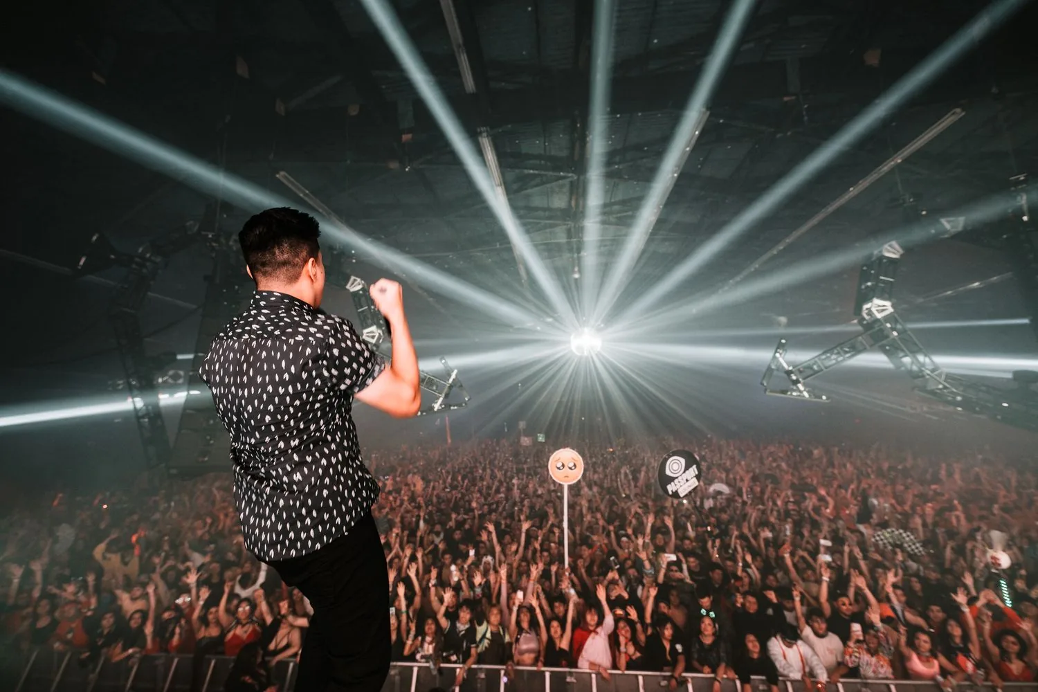 Ravell performing live — frame 1 of 8
