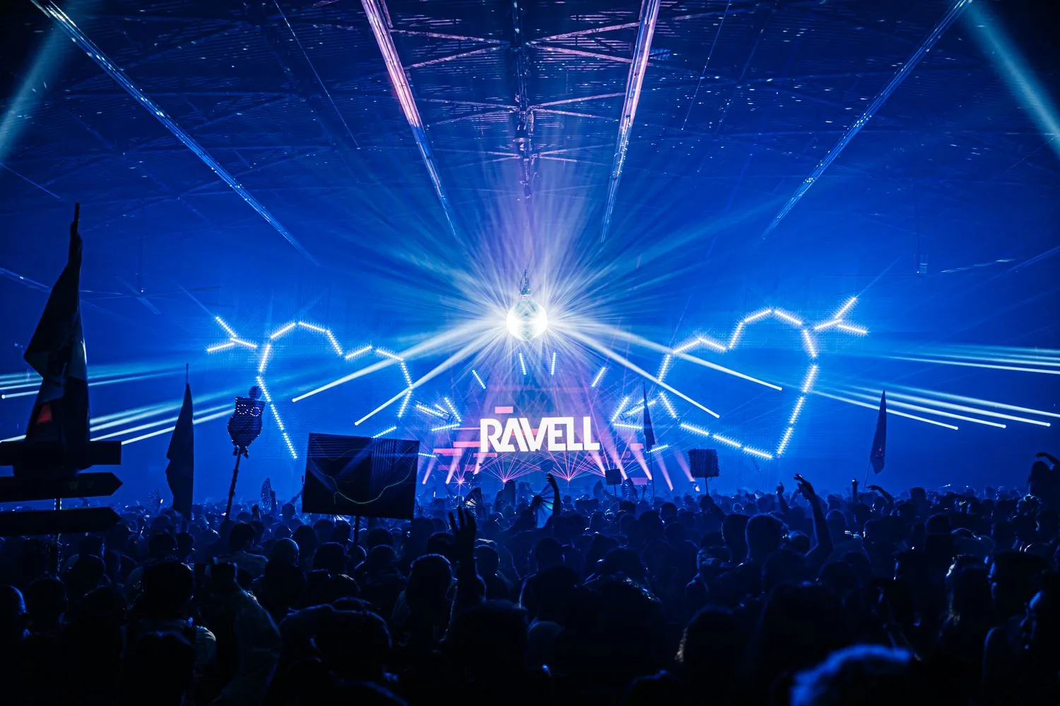 Ravell performing live — frame 8 of 8